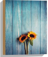 WallClassics - Hout - Zonnebloemen met Blauwe Schutting - 30x40 cm - 12 mm dik - Foto op Hout (Met Ophangsysteem)