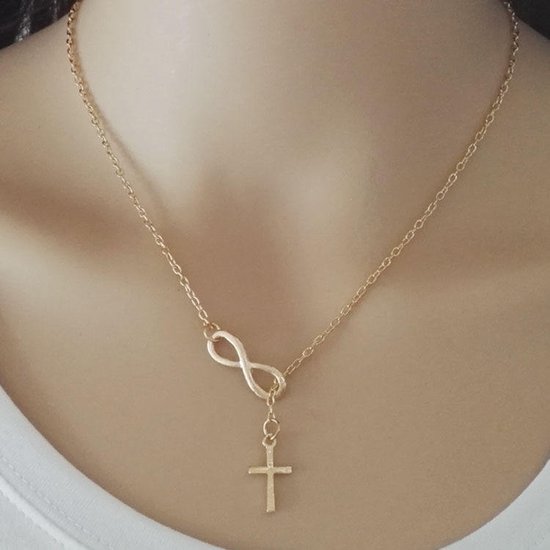 Gouden infinity ketting met hartjes swarovski steen Gouden infinity ketting met hartjes swarovski steen
