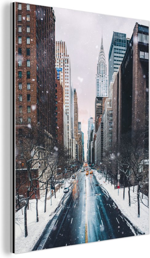 Wanddecoratie Metaal - Aluminium Schilderij Industrieel - New York - Sneeuw - Manhattan - Winter - Straat - 30x40 cm - Dibond - Foto op aluminium - Industriële muurdecoratie - Voor de woonkamer/slaapkamer