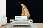 Behang - Fotobehang Bladeren - Luxe - Goud - Zwart - Natuur - Breedte 295 cm x hoogte 220 cm