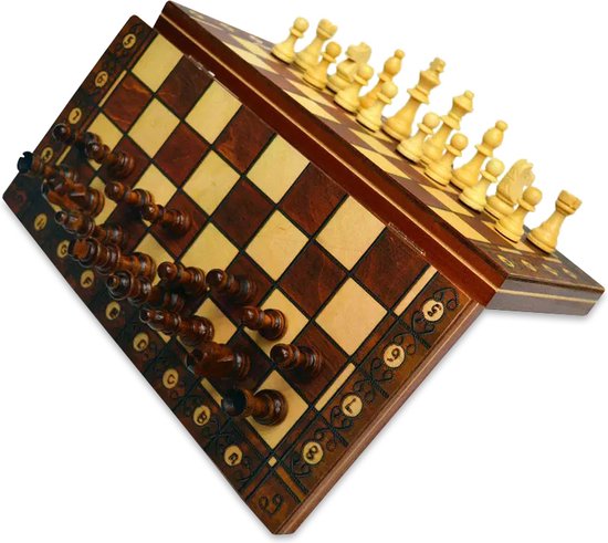 Thumbnail van een extra afbeelding van het spel 3-in-1 Bordspel - 24 cm - Magnetisch - Schaakbord - Dambord - Backgammon - Schaakspel - Schaakset - Schaken - Dammen - Met Schaakstukken - Chess - Hout - Opklapbaar