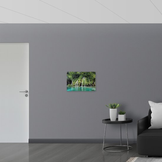 WallClassics - Dibond - Cascade parmi les Plantes - Photo sur aluminium 60x40 cm (Décoration murale en métal)