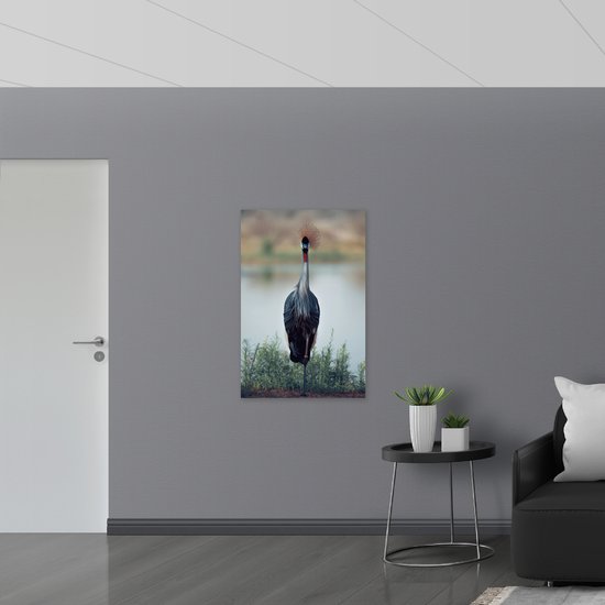 WallClassics - Poster (Matte) - Grue Majestueuse dans les Herbes Vertes sur l' Water - 70x105 cm Photo sur Papier Poster avec un Aspect Mat