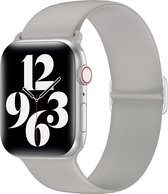 By Qubix Elastische Solo Loop bandje - Grijs - Geschikt voor Apple Watch 42mm - 44mm - 45mm - Ultra - 49mm - Compatible Apple watch bandje -