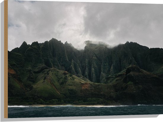 WallClassics - Hout - Bergen en Rotsen aan de Kust - 80x60 cm - 12 mm dik - Foto op Hout (Met Ophangsysteem)