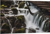 WallClassics - Dibond - Watervallen onder de Brug - 120x80 cm Foto op Aluminium (Met Ophangsysteem)