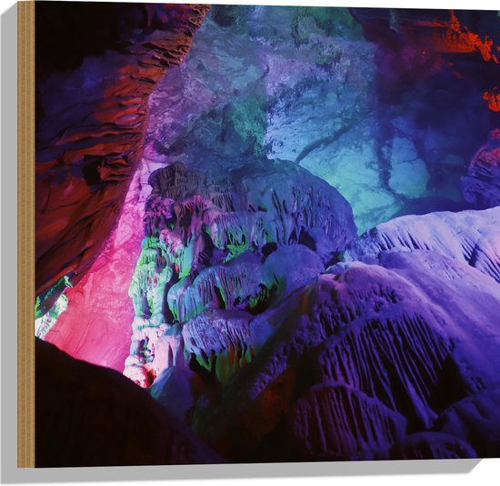 WallClassics - Hout - Rood Blauw en Paarse Kleuren in een Grot - 50x50 cm - 12 mm dik - Foto op Hout (Met Ophangsysteem)