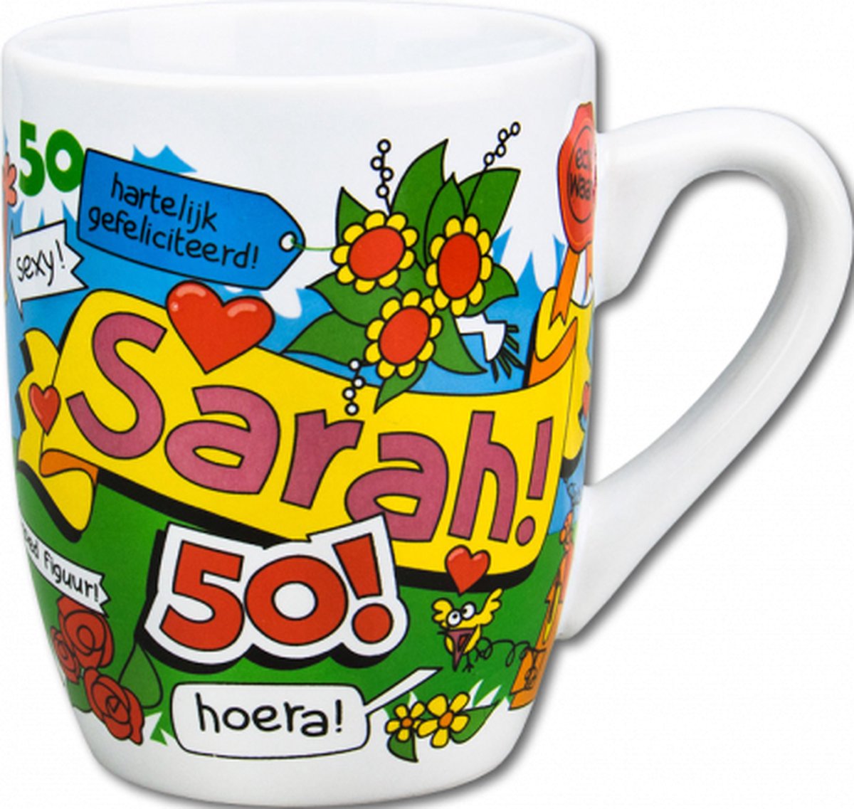 Verjaardag - Cartoon Mok - Hoera Sarah - Gevuld met een snoepmix - In cadeauverpakking met gekleurd lint