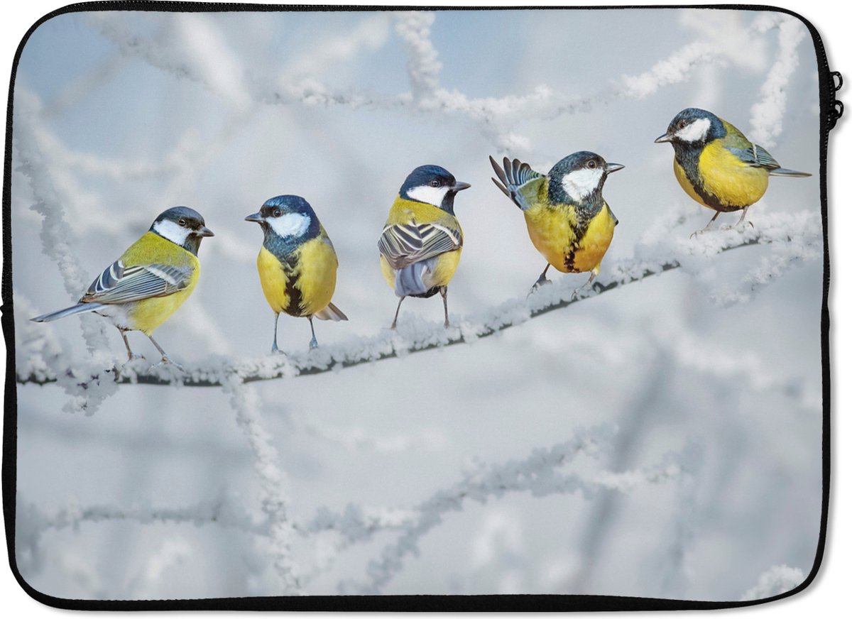 Laptophoes 14 inch - Vogel - Koolmees - Winter - Sneeuw - Takken - Laptop sleeve - Binnenmaat 33x23 cm - Zwarte achterkant
