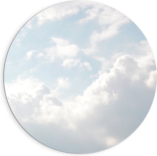 WallClassics - Dibond Muurcirkel - Grote Witte Wolken in de Lucht - 90x90 cm Foto op Aluminium Muurcirkel (met ophangsysteem)