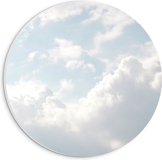 WallClassics - PVC Schuimplaat Muurcirkel - Grote Witte Wolken in de Lucht - 20x20 cm Foto op Muurcirkel (met ophangsysteem)