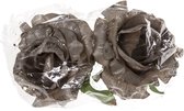 2x stuks decoratie bloemen roos zilver glitter op clip 10 cm - Decoratiebloemen/kerstboomversiering/kerstversiering