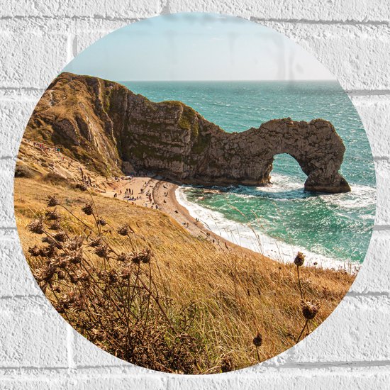 WallClassics - Muursticker Cirkel - Zee met Grote Rots met Gat - 40x40 cm Foto op Muursticker