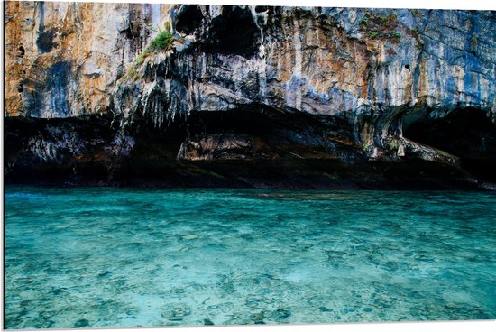 WallClassics - Dibond - Blauw Meer onder de Bergen - 90x60 cm Foto op Aluminium (Met Ophangsysteem)