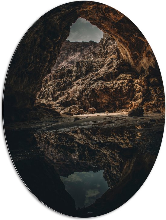 WallClassics - Dibond Ovaal - Grot Spiegelend in Water - 60x80 cm Foto op Ovaal (Met Ophangsysteem)