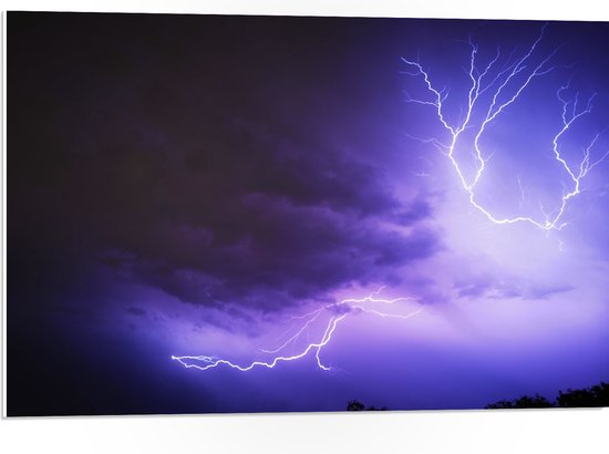 WallClassics - PVC Schuimplaat- Bliksem van Wolk naar Wolk - 75x50 cm Foto op PVC Schuimplaat