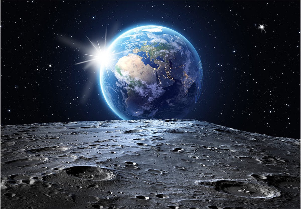 Fotobehangkoning - Behang - Vliesbehang - Fotobehang Uitzicht op Planeet Aarde vanuit de Ruimte - Maan - Heelal - Space - 400 x 280 cm