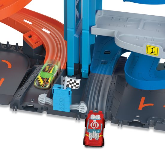 Close-up van de startpoort van de Hot Wheels City Transformerende Racetoren.