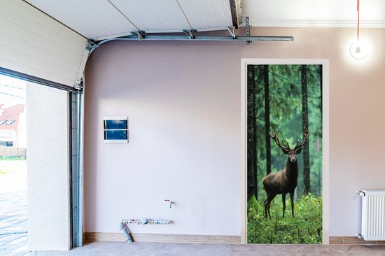 Deursticker Hert - Bos - Bomen - Dieren - Natuur - 90x215 cm - Deurposter