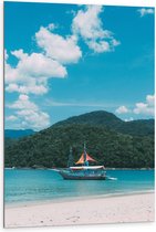 WallClassics - Dibond - Bateau sur une mer bleue claire - Photo sur aluminium 80x120 cm (Décoration murale en métal)