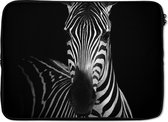 Laptophoes 13 inch - Zebra - Zwart - Wit - Dieren - Laptop sleeve - Binnenmaat 32x22,5 cm - Zwarte achterkant