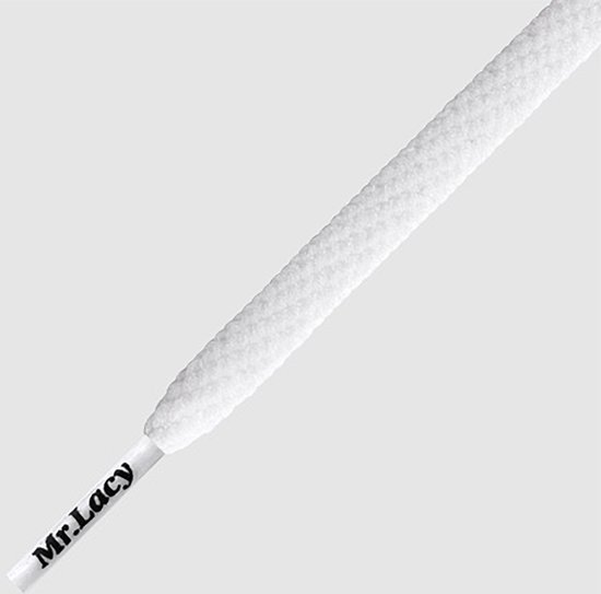 Witte veter met de tekst "Mr.Lacy" op de punt.