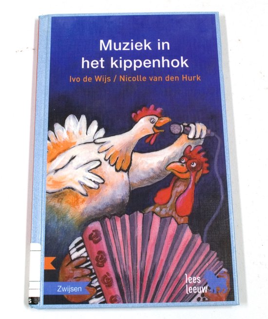 Boek 'Muziek in het kippenhok' met een illustratie van twee kippen die muziek maken op een accordeon.