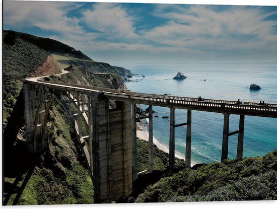 WallClassics - Dibond - Bixby Creek Bridge - Amerika - 80x60 cm Foto op Aluminium (Wanddecoratie van metaal)