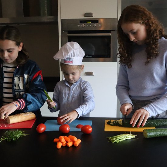 Thumbnail van een extra afbeelding van het spel Het Kookspel - Wereldreis in eigen keuken - Koken met Kinderen - 150+ recepten
