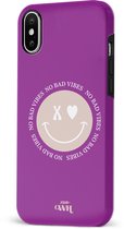 xoxo Wildhearts No Bad Vibes Purple - Double Layer - Hard case hoesje geschikt voor iPhone X / Xs hoesje - Hoesje met smiley / emoji - Beschermhoes geschikt voor iPhone X / Xs case met print - paars