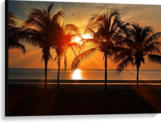 WallClassics - Canvas  - Palmbomen op het Strand bij Zonsondergang - 100x75 cm Foto op Canvas Schilderij (Wanddecoratie op Canvas)