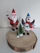 Kerstman en Pinguin -Kerstdecoratie -  Kerstbeelden Metaal - Figuren - Metalen Figuren - 2 stuks - Decoratief - 16 cm hoog