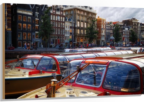 WallClassics - Hout - Toeristenboten in Amsterdamse Grachten - 120x80 cm - 12 mm dik - Foto op Hout (Met Ophangsysteem)