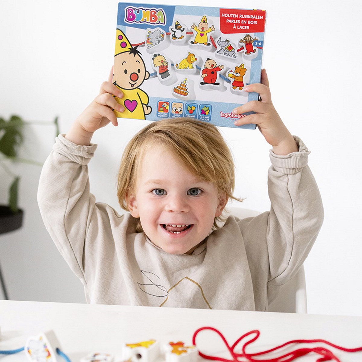 Bumba houten speelgoed rijgkralen - leer rijgen met Bumba de clown studio 100 - vanaf 3 jaar - Bambolino Toys — afbeelding 6