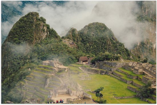 WallClassics - Poster Glanzend – Machu Pichu vanuit de Lucht - 75x50 cm Foto op Posterpapier met Glanzende Afwerking