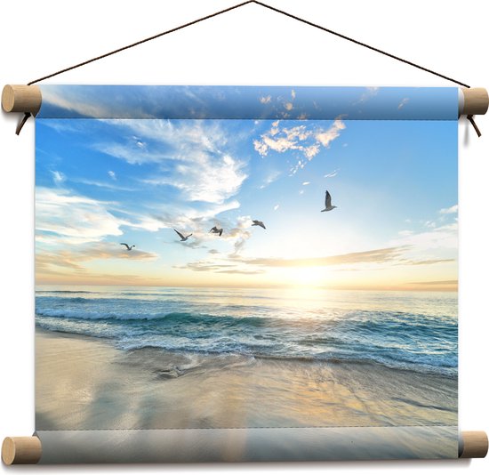 WallClassics - Textielposter - Meeuwen boven het Strand en Zee - 40x30 cm Foto op Textiel