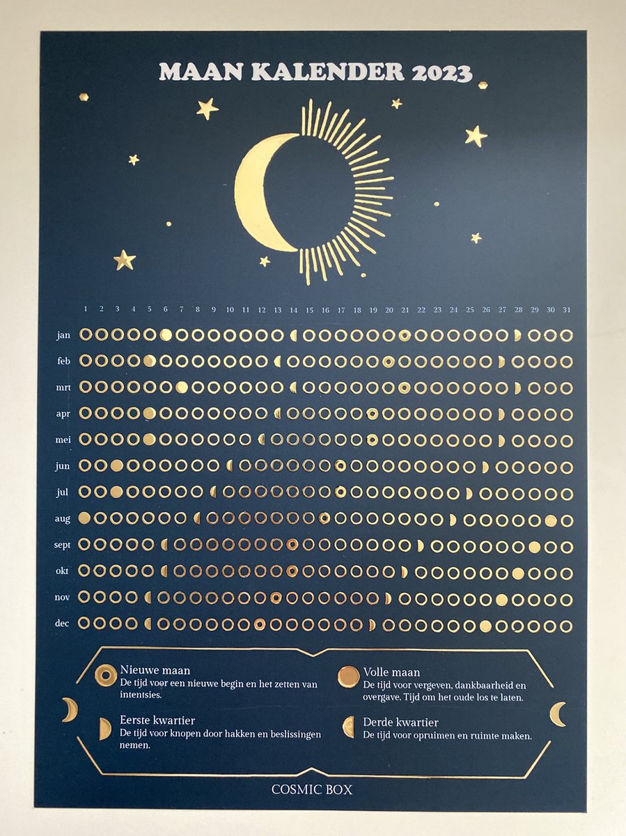 Cosmic Box - Maankalender 2023 A4 formaat met goudfolie - 48 maanstanden en uitleg - maankalender