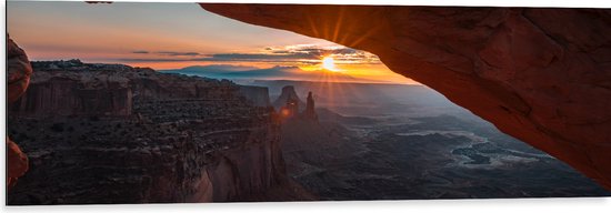 WallClassics - Dibond - Zonsondergang bij Canyonlands Nationaal Park - 120x40 cm Foto op Aluminium (Wanddecoratie van metaal)