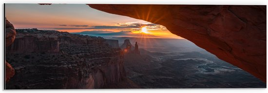 WallClassics - Dibond - Zonsondergang bij Canyonlands Nationaal Park - 60x20 cm Foto op Aluminium (Met Ophangsysteem)