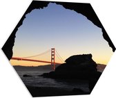 WallClassics - Feuille de Mousse PVC Hexagone - Pont Rouge d'une Grotte Lointaine - 80x69,6 cm Photo sur Hexagone (Avec Système d'accrochage)