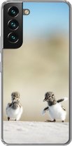 Geschikt voor Samsung Galaxy S22 hoesje - Jongen - Zand - Vogels - Siliconen Telefoonhoesje