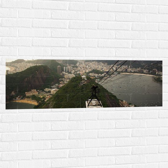 WallClassics - Muursticker - Gondel aan Kabelbaan bij Berg - 120x40 cm Foto op Muursticker