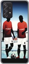 Geschikt voor Samsung Galaxy A33 5G hoesje - Een illustratie van twee voetballers in een stadion - Jongens - Meiden - Kids - Siliconen Telefoonhoesje