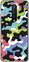 Geschikt voor OnePlus 8 hoesje - Kleurrijk camouflage patroon - Siliconen Telefoonhoesje
