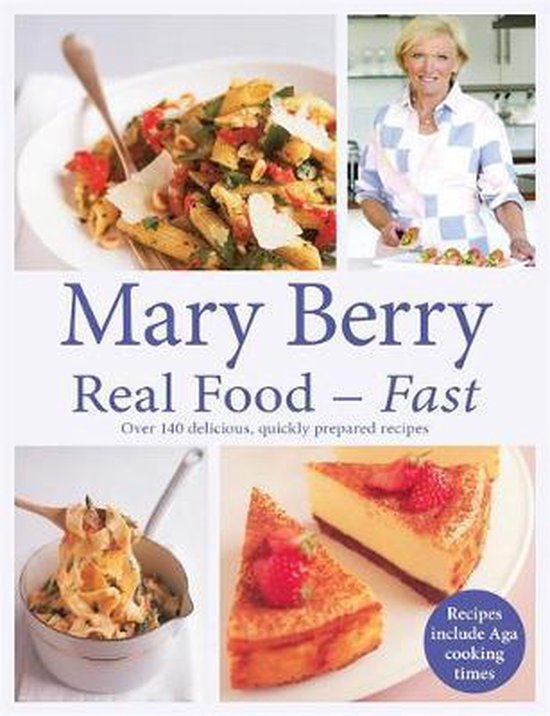 Boek met de titel 'Mary Berry Real Food - Fast'. Toont een afbeelding van Mary Berry, een pastagerecht, pasta en twee stukken cheesecake met aardbeien.