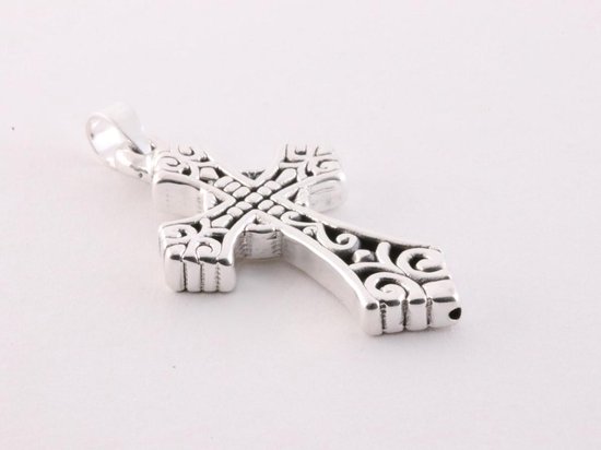 Pendentif Croix En Argent Ouvragé - Occasion En état Comme Neuf