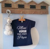 Shirtje baby tekst blauw  eerste vaderdag cadeau | mini versie van mijn papa  | Lange of korte mouw | donkerblauw met wit| maat 56-110