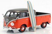 Volkswagen Type 2 T1 Pick-Up met surfboard Zwart / Oranje 1:24 MotorMax