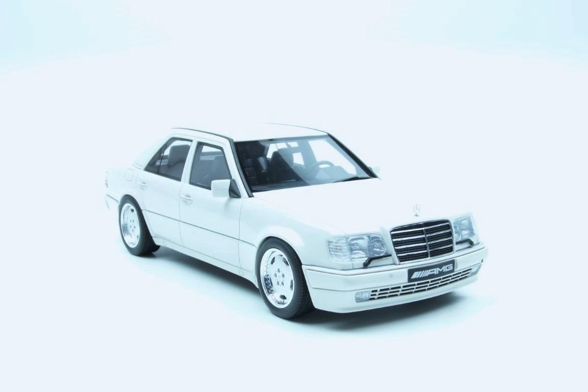 OttO 1/18 メルセデス ベンツ W124 E60 AMG Otto Mobile Mercedes-Benz E60 AMG (W124) Wit 1/18 | bol