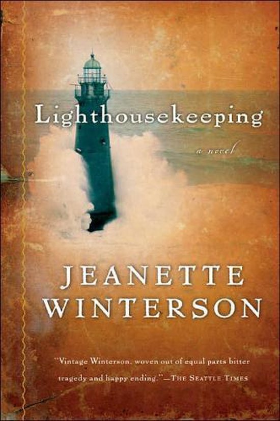 Couverture du livre 'Lighthousekeeping' par Jeanette Winterson. Un phare se dresse dans les vagues sur un fond vieilli.